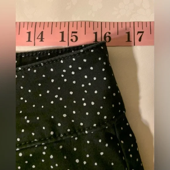 EUC Shorts: Polka Dot, Denim, High Mid-Rise, Straight Fit, 5-Pocket - Picture 6 of 9